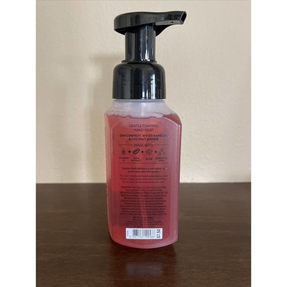 Brand New Bath & Body Works Foaming Hand Soap Waikiki Beach Coconut 8.75 oz. - Picture 2 of 2